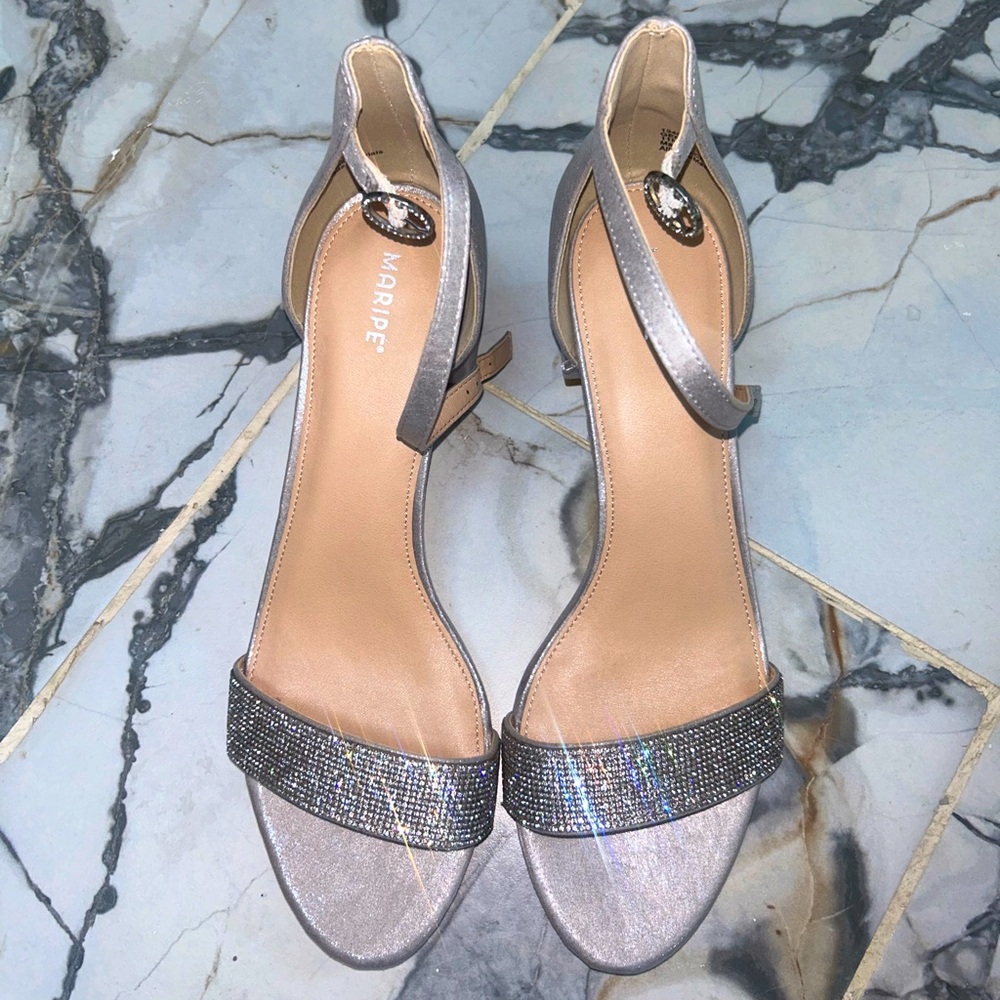 Maripe Women’s Silver Glitter Heels Size 11